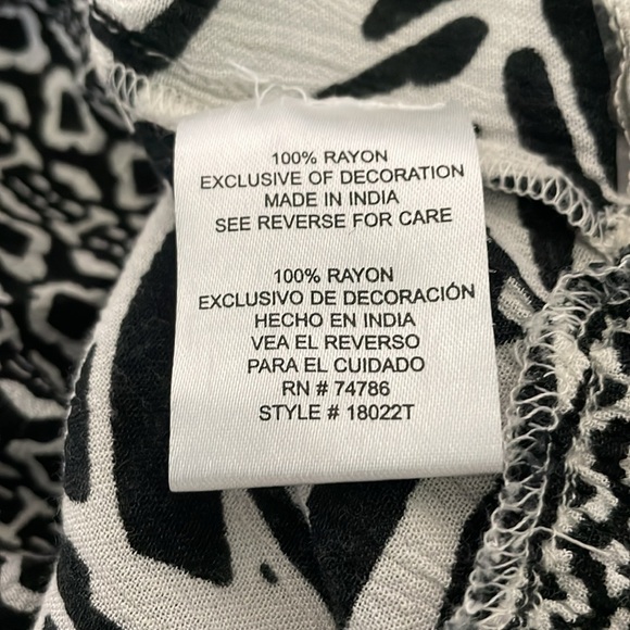 Boho geometric Patrons of Peace easy flow top - Picture 5 of 5